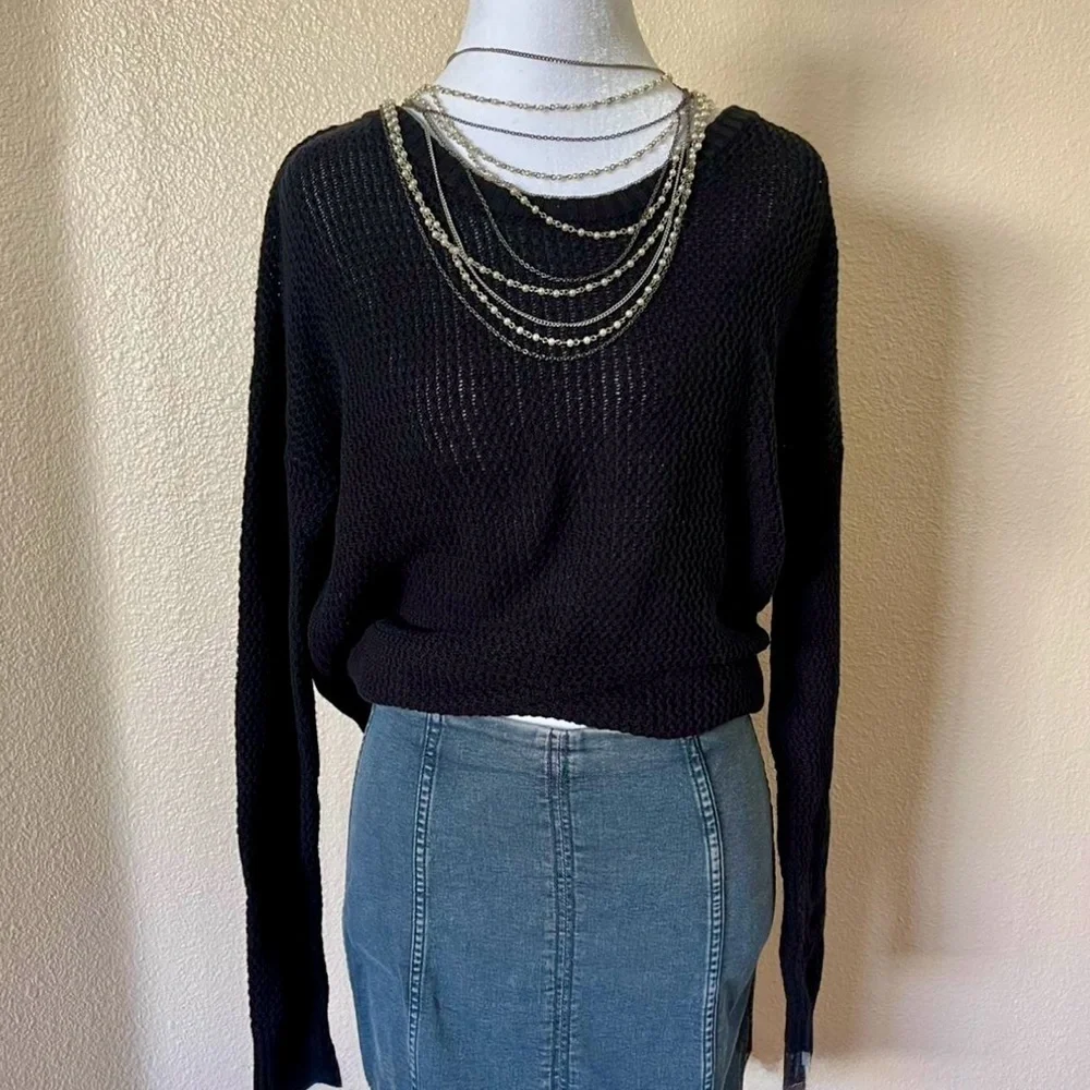 Forever 21 Black Sweater - Picture 1 of 4